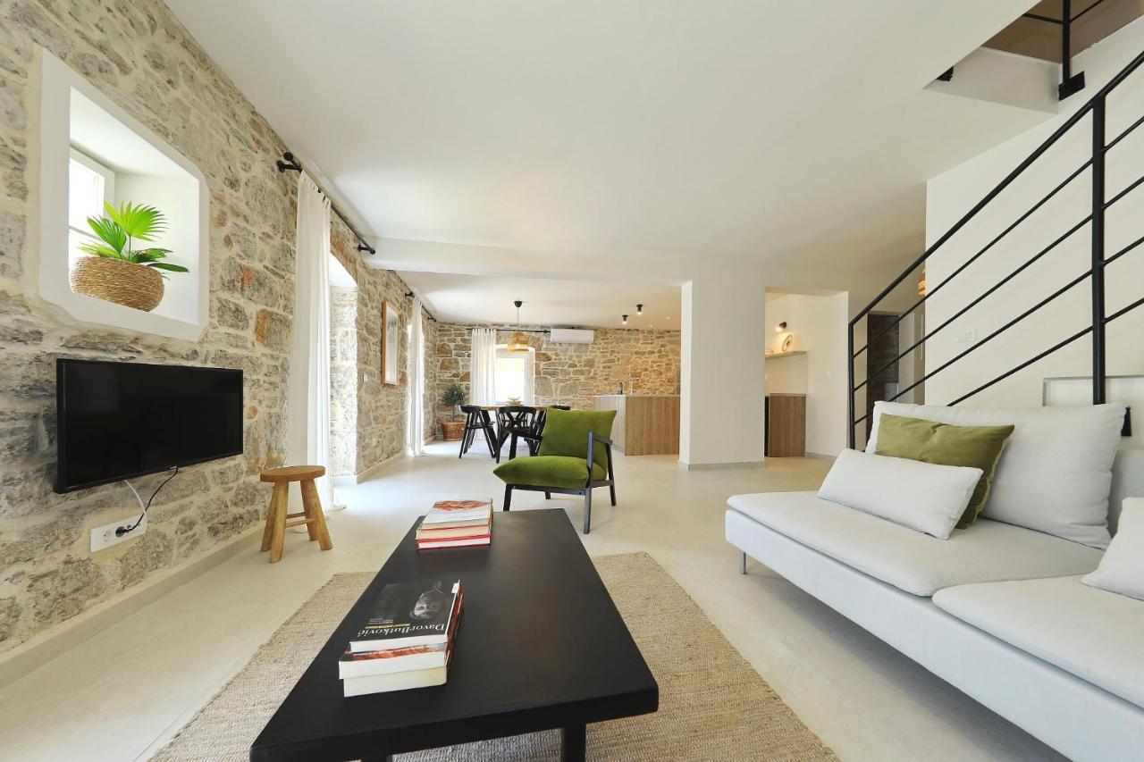 בוזאבה Villa Mira With A Heated Pool And A Sea View מראה חיצוני תמונה