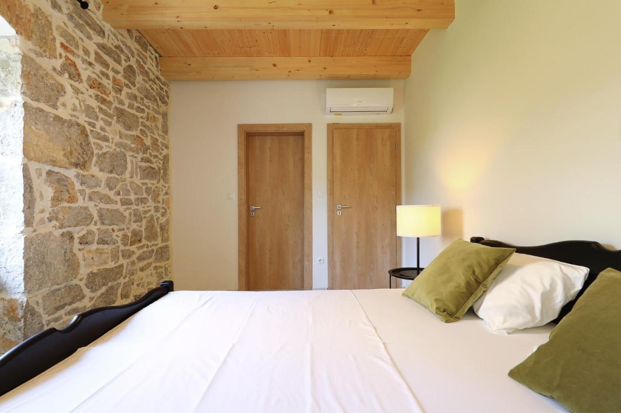 בוזאבה Villa Mira With A Heated Pool And A Sea View מראה חיצוני תמונה